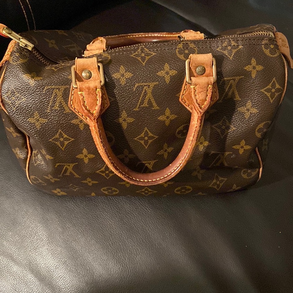 Authentic Louis Vuitton Speedy 25.